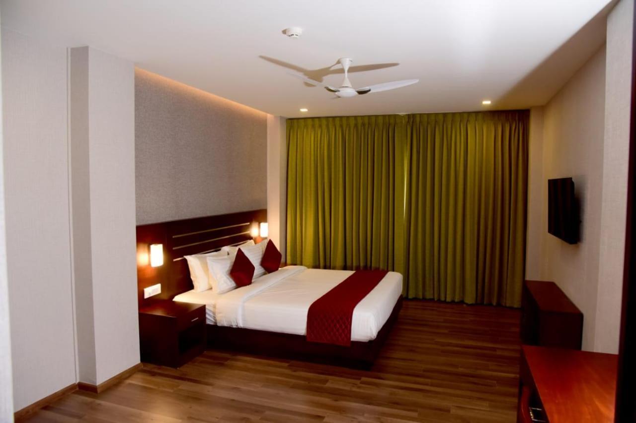 Hotel Emerald Palace Kottiyam Zewnętrze zdjęcie