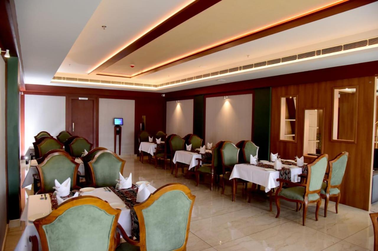 Hotel Emerald Palace Kottiyam Zewnętrze zdjęcie